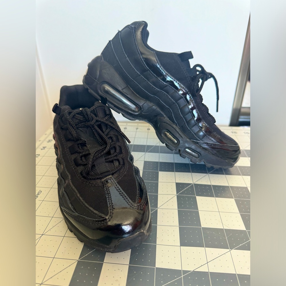 Nike Air Max 95/Black/women's 7.5